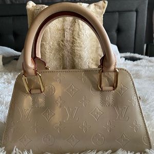 LV Mini Purse, color cream, ready for Holidays!